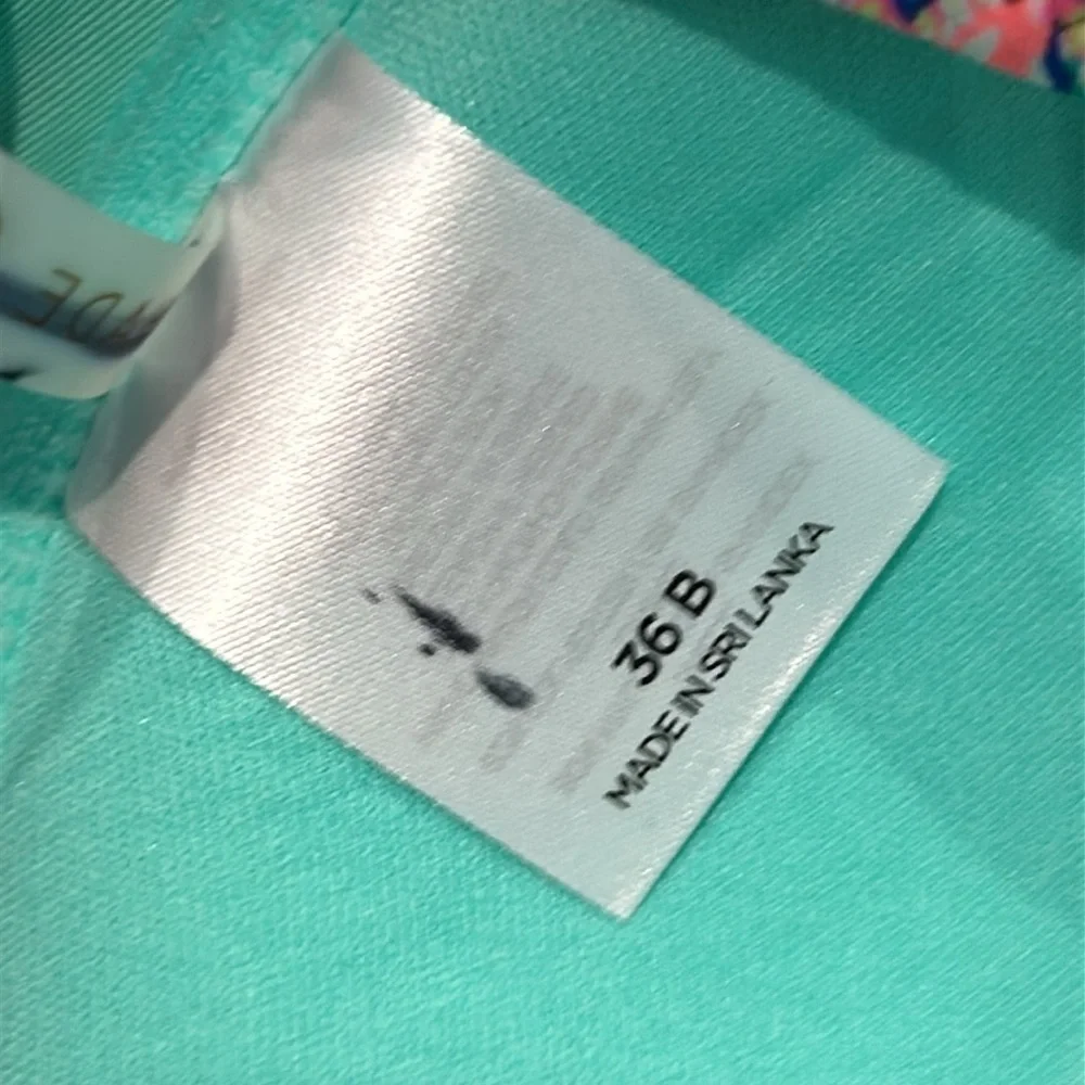 Shade & Shore beautiful bikini swim top size 36B NWOT